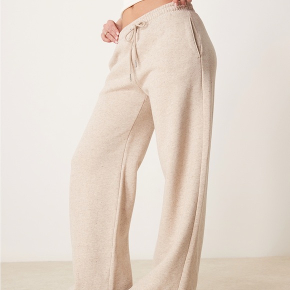 Abercrombie Beige High-Rise Wide Leg Sunday Sweatpant - Picture 2 of 8